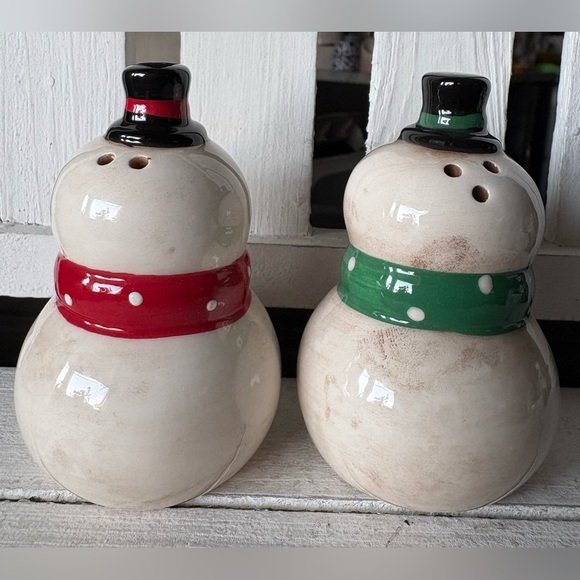 Joanna Parker Snowman S&P Shakers with Red and Green Scarves - Picture 2 of 2